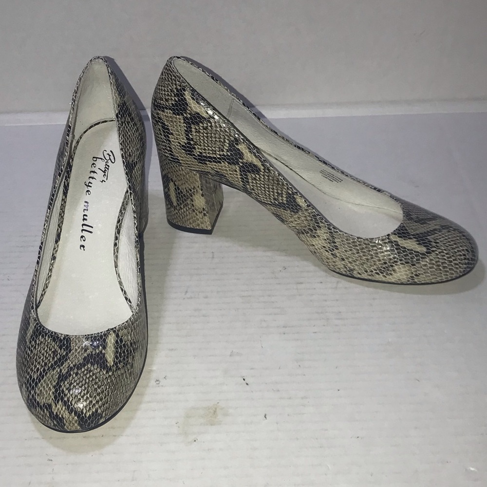 Bettye’s Bettye Muller around Town Snake Print Leather Heels Sz 9